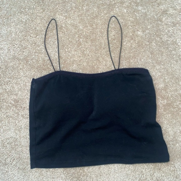 basic black cropped tank with elastic straps - Picture 2 of 4
